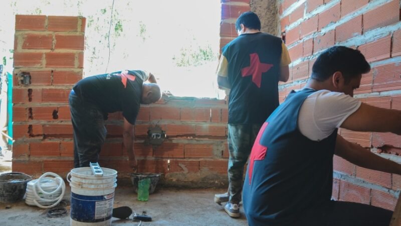 La fundación Más Vida Quilmes construyó una casa para una familia