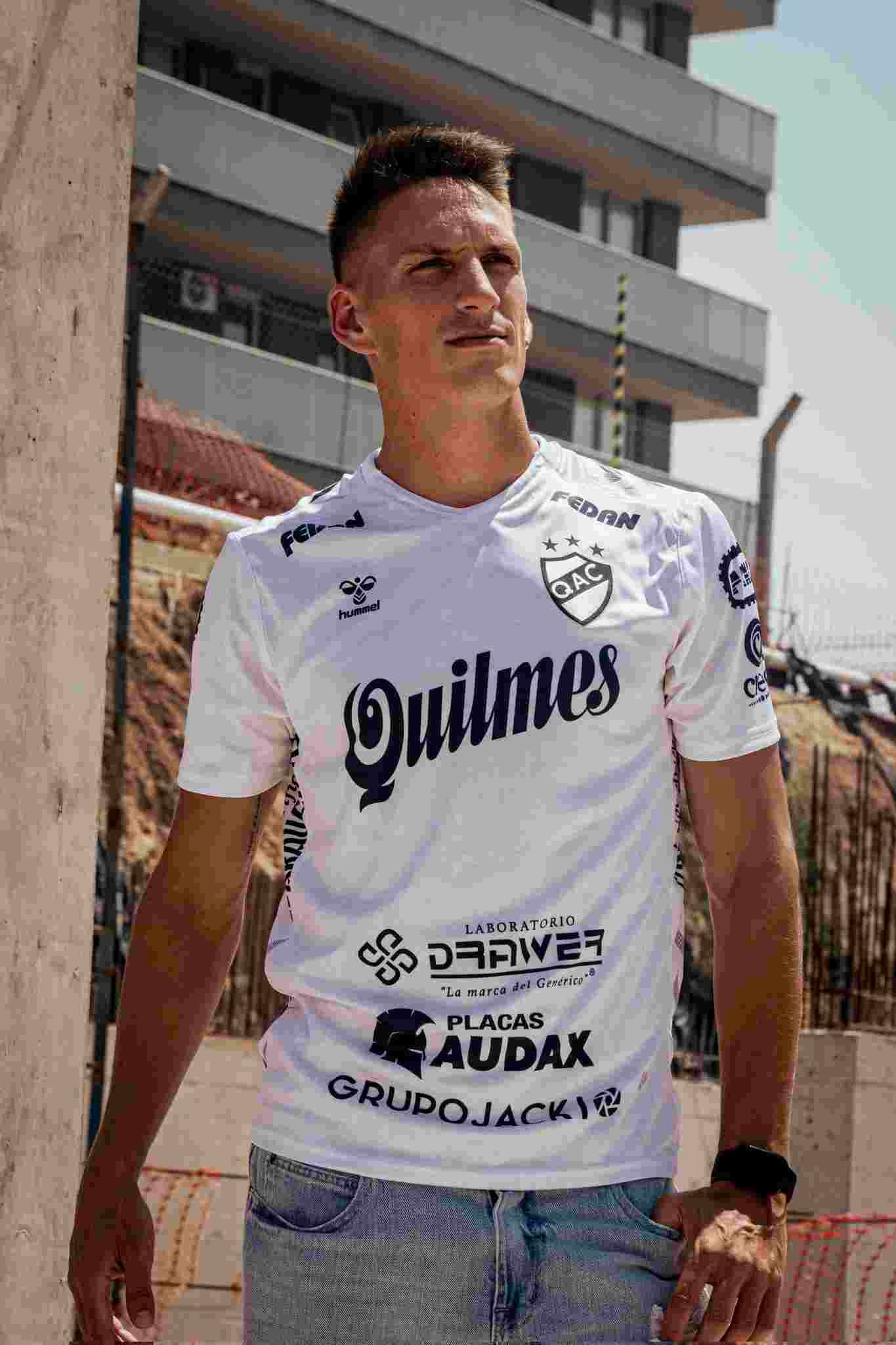Quilmes presentó su nueva camiseta titular
