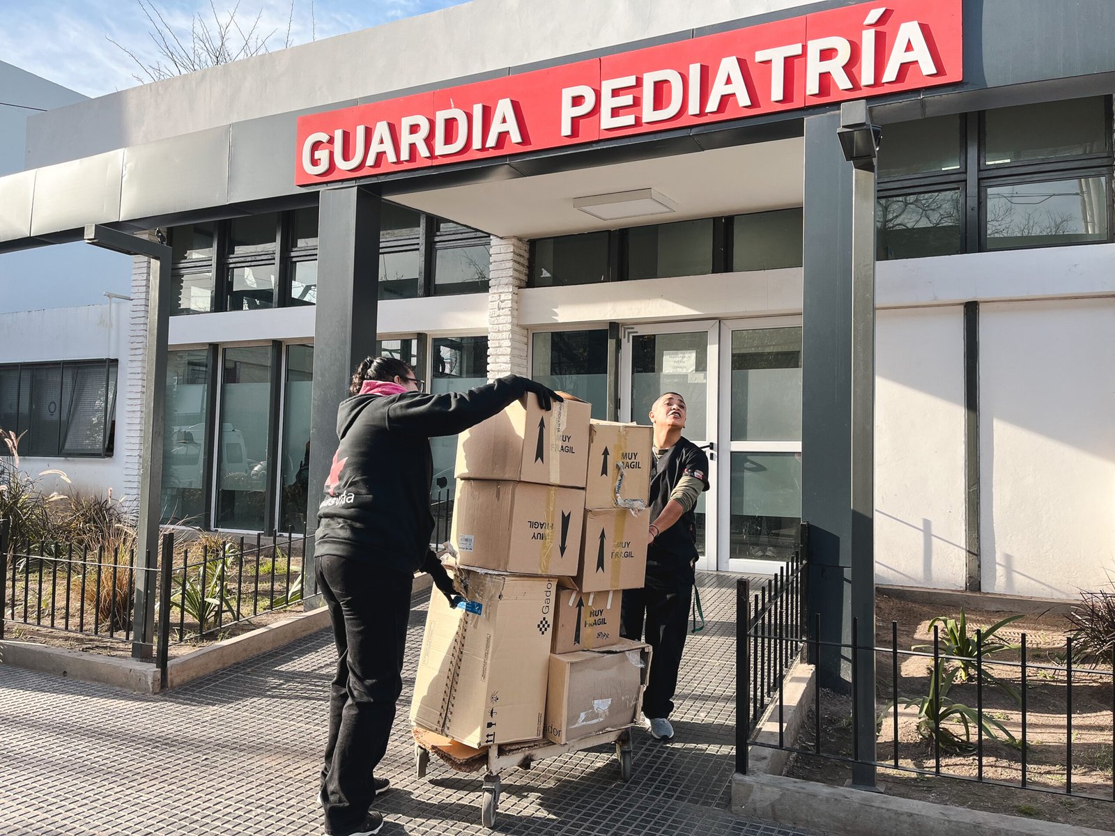 La fundación Mas Vida realizó una donación de medicamentos al hospital de Solano