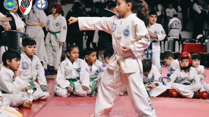 Extraordinaria actuación de taekwondistas de Brown en la Copa River Plate